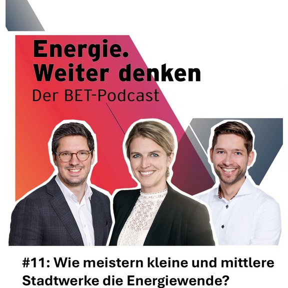 Podcast-Cover „Energie. Weiter denken – Der BET-Podcast“ mit drei Porträtfotos der Gesprächsteilnehmer vor farbigem Hintergrund; Titel der Folge: „#11: Wie meistern kleine und mittlere Stadtwerke die Energiewende?“ sowie Hinweis auf Ann-Kathrin Murphy vom Stadtwerk Tauberfranken.