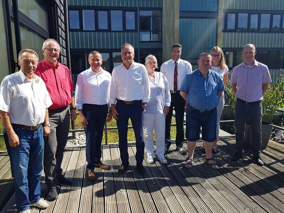 Gruppenbild auf einer Terrasse