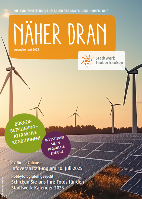 Titelseite der Stadtwerk Tauberfranken-Kundenzeitung „Näher dran“, Ausgabe Juni 2025. Im Hintergrund Windräder und Solarpanels bei Sonnenuntergang. Text-Highlights: „Bürgerbeteiligung – attraktive Konditionen!“, „Investieren Sie in regionale Energie“, Infoveranstaltung am 10. Juli 2025 und Fotowettbewerb für den Stadtwerk-Kalender 2026.